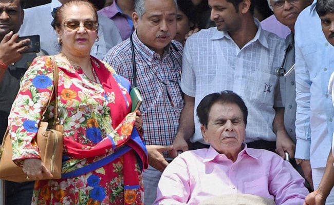 दिलीप कुमार की हालत में सुधार, तीन दिन रखा जाएगा आईसीयू में