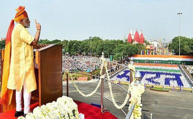 लाल किले से पीएम मोदी ने किया आगाह, कहा-भ्रष्टाचार आैर कालेधन के खिलाफ जारी रहेगी लड़ाई