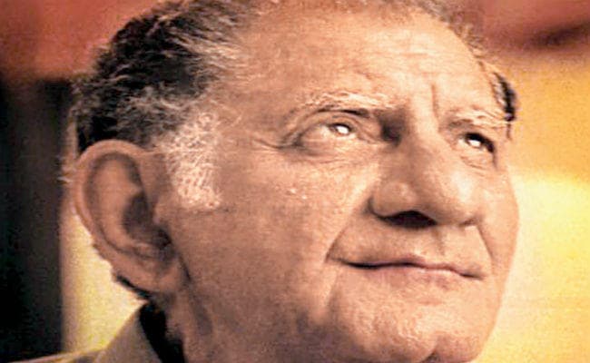 बॉलीवुड के प्रसिद्ध गीतकार आनंद बक्शी को कवि क्यों ना कहा जाये?