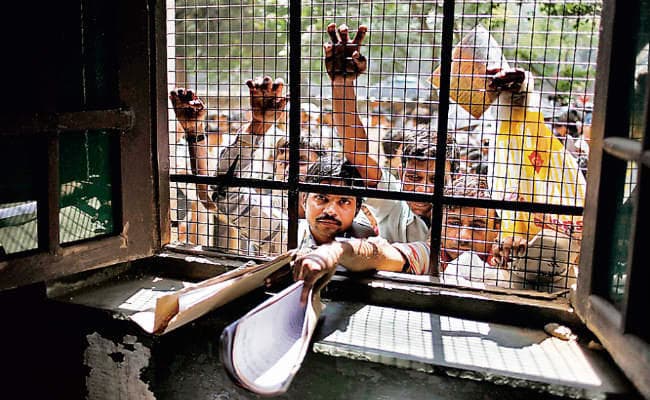 रोजगार देने में असफल रही सरकार, शिक्षित युवाओं में बेरोजगारी की भयावह स्थिति