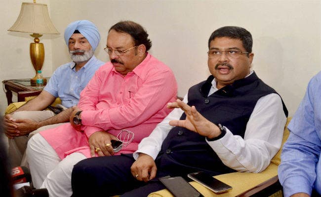 सस्ते डीजल और पेट्रोल के लिए दीवाली तक करना होगा इंतजार