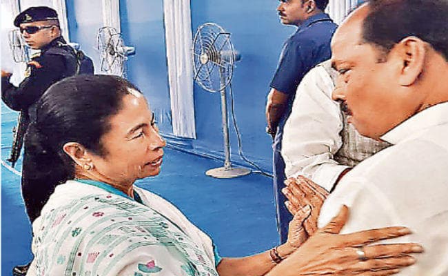 रांची : पूर्वी क्षेत्रीय परिषद की बैठक में मुख्यमंत्री रघुवर दास ने कोलकाता में उठाया मुद्दा, मसानजोर विवाद का वार्ता से होगा हल