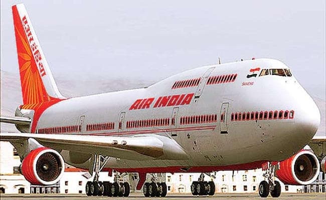 Mumbai : एयर इंडिया की एयर होस्टेस विमान से गिरी, ऐसे हुआ हादसा
