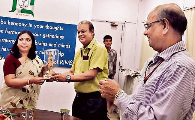 स्वास्थ्य के क्षेत्र में अग्रणी राज्यों की श्रेणी की ओर बढ़ चुका है झारखंड