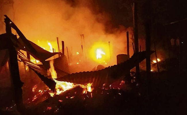 बेतिया : सिलिंडर फटा, आग से घर जले