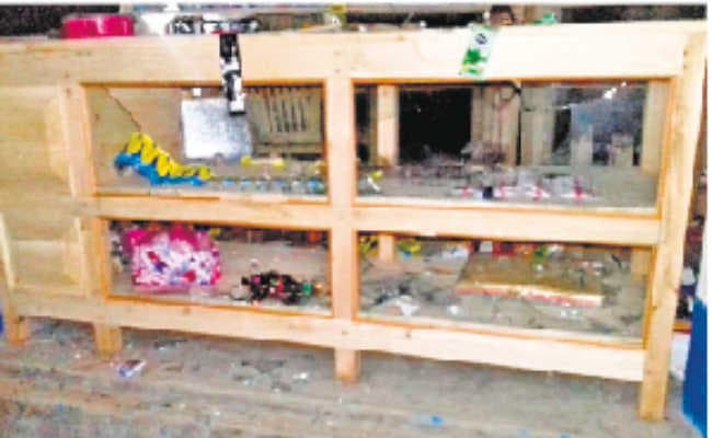 बम धमाकों से दहला दिनहाटा का मर्नेया बाजार, तृणमूल के पार्टी ऑफिस में तोड़फोड़, बमबाजी