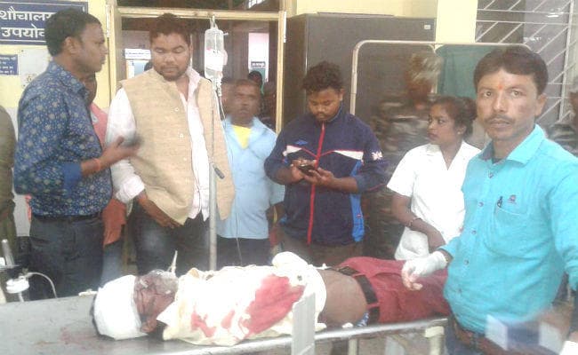 गुमला में रफ्तार का कहर : सड़क हादसे में दो युवकों की मौत, एक की स्थिति गंभीर