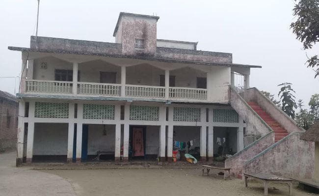 तेज प्रताप-ऐश्वर्या तलाक मामला : लालू के गांव फुलवरिया में छायी मायूसी