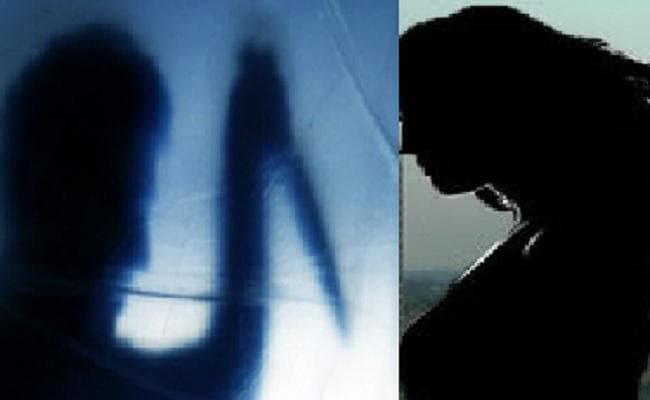 घर के बाहर पानी भर रही थी युवती से करने लगा छेड़खानी, विरोध किया तो...