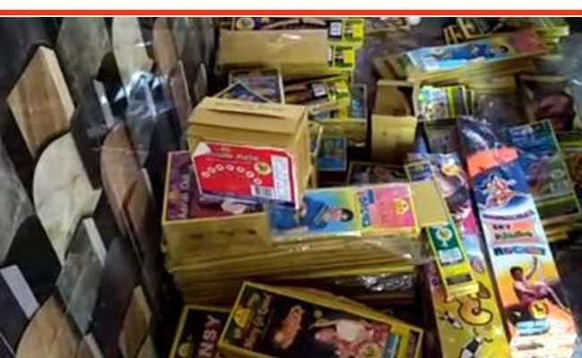 220 किलो प्रतिबंधित पटाखे जब्त, पांच गिरफ्तार