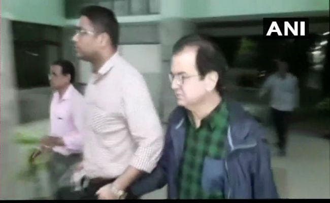 भगोड़े हीरा कारोबारी मेहुल चोकसी के सहयोगी दीपक कुलकर्णी को ईडी ने गिरफ्तार किया