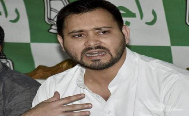 सीसीटीवी से निगरानी पर बिहार में घमासान : तेजस्वी का एक और ट्विट, घर का वीडियो किया अपलोड