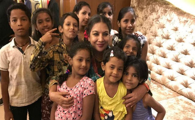 एक छोटे कमरे में रहतीं थीं शबाना आजमी, कम्युनिस्ट पार्टी का लाल झंडा उस इमारत का अहम हिस्सा था