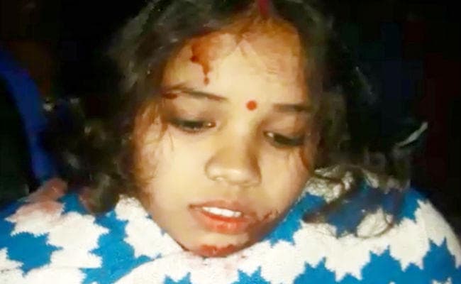 बाइक से पत्नी को सुनसान जगह ले जाकर गला रेता, शोर सुन ग्रामीणों के पहुंचने पर फरार हुआ पति, देखें वीडियो