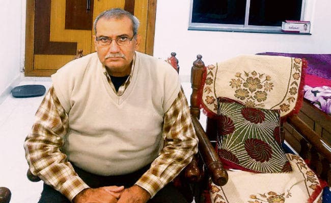 क्षीण स्मृतियों के सहारे नकली गांव रचते हैं शहरी कथाकार