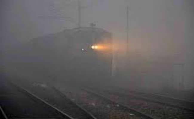 देवघर : ट्रैफिक ब्लॉक व कुहासे के बाद कई ट्रेनें रद्द, यात्रियों को परेशानी