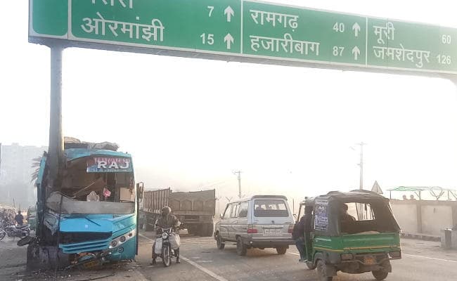 Jharkhand : हजारीबाग से टाटा जा रही बस रांची में दुर्घटनाग्रस्त, ड्राइवर समेत कई घायल