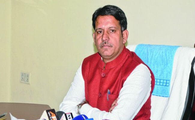 रघुवर के मंत्री ने कहा- हम नहीं, भाजपा हमलोगों को लगायेगी तेल, वीडियाे वायरल