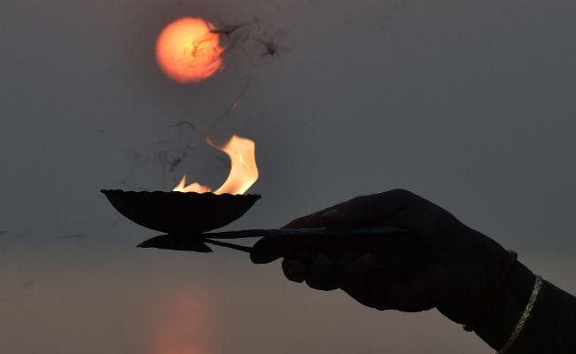 मकर संक्रांति : कैसे बने सूर्य और शनि के कृपापात्र, पारिवारिक कलह और रोग से कैसे मिले निजात