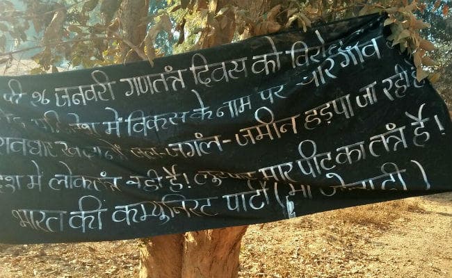 नक्सलियों ने किया गणतंत्र दिवस का विरोध, लगाया बैनर