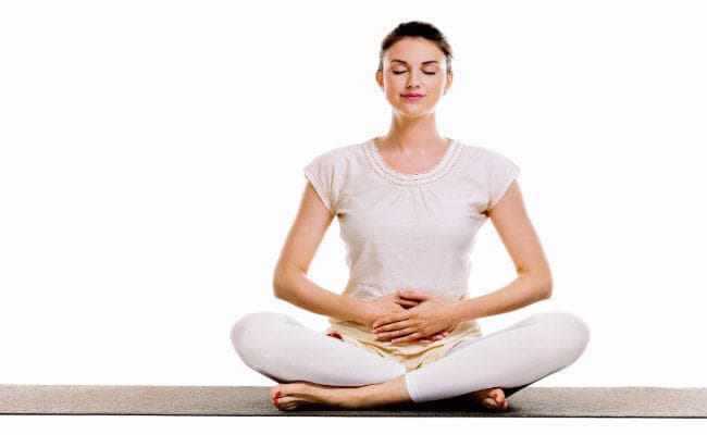 हाड़ कंपाने वाली ठंड में फायदेमंद भस्त्रिका प्राणायाम, ऐसे करें