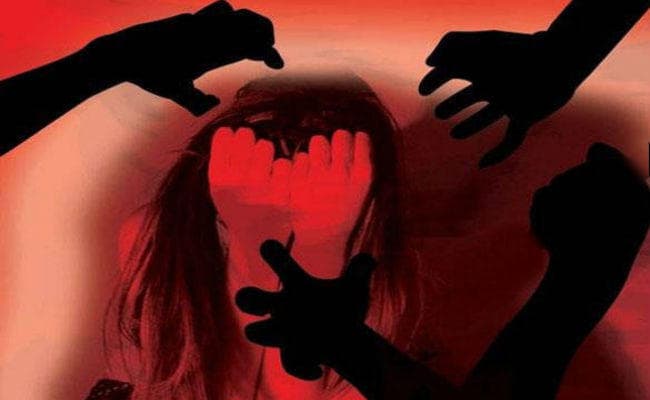 गुमला : हॉस्टल में बंधक बनाकर छात्रों ने किया नाबालिग से गैंगरेप