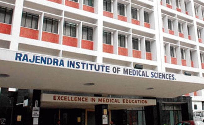 17 पीजी मेडिकल छात्रों के नामांकन पर पुनर्विचार का किया गया अनुरोध