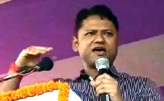 निचली अदालत का ऐतिहासिक फैसला : DM की गाड़ी नीलाम कर राशि नजारत में जमा कराने का दिया आदेश