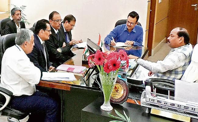 झारखंड : अतिरिक्त भूमि सरकार को स्थानांतरित करे सेल : रघुवर