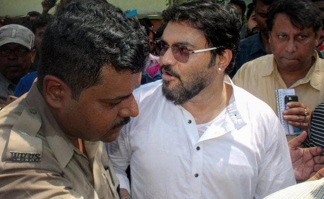 बाबुल सुप्रियो-लॉकेट चटर्जी को तनावग्रस्त आसनसोल-रानीगंज जाने से पुलिस ने रोका