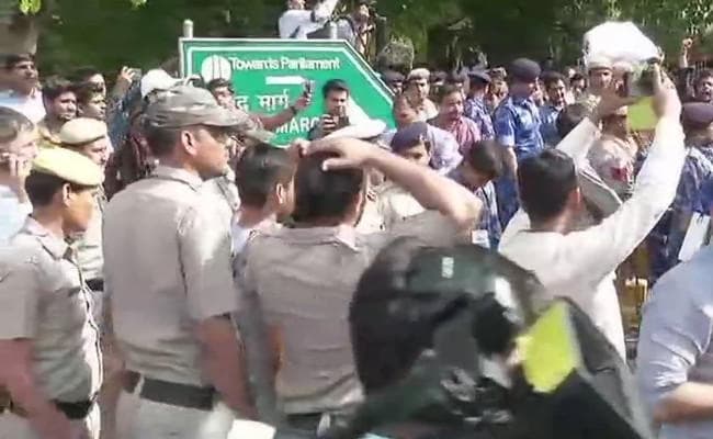 अब हिंदी का पेपर लीक! CBSE ने दिया स्पष्टीकरण