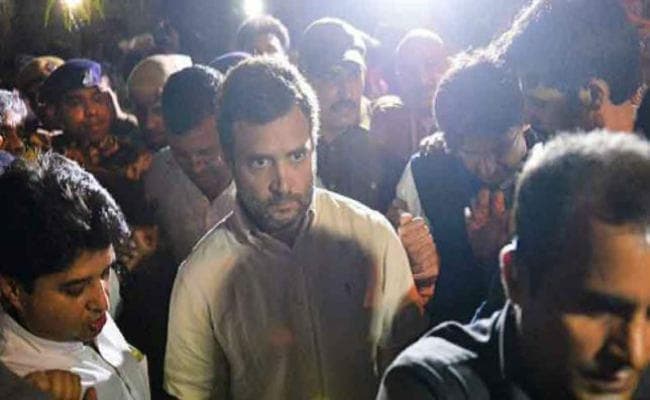 कठुआ-उन्नाव रेप केस का विरोध: राहुल गांधी की अगुवाई में कैंडल मार्च