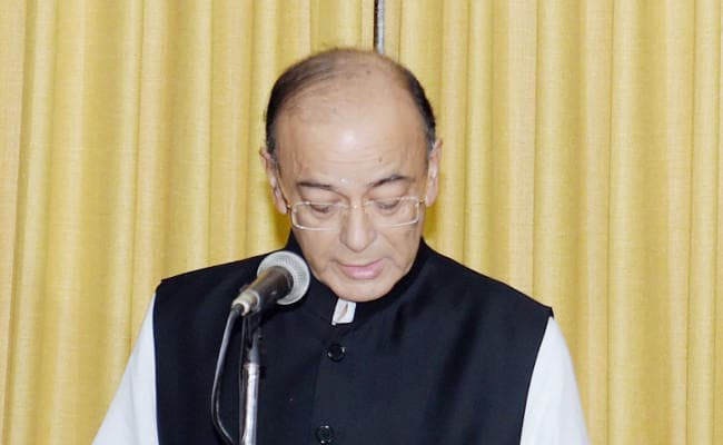 अरुण जेटली राज्यसभा पहुंचे, उपराष्ट्रपति वेंकैया नायडू ने दिलायी सदस्यता की शपथ