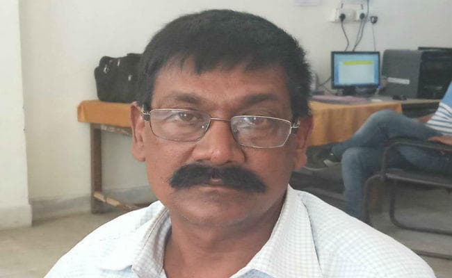 हजारीबाग : पंचायत सेवक 6000 रुपये घूस लेते गिरफ्तार