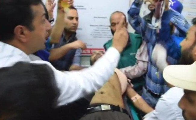 पुलवामा में आतंकियों ने कांग्रेस नेता की गोली मार कर हत्या की, सीएम ने की निंदा