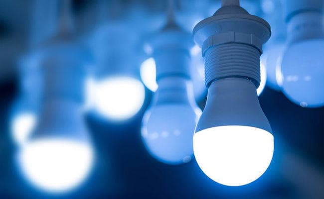 नीली रोशनी वाली LED लाइट से कैंसर का खतरा, जानें