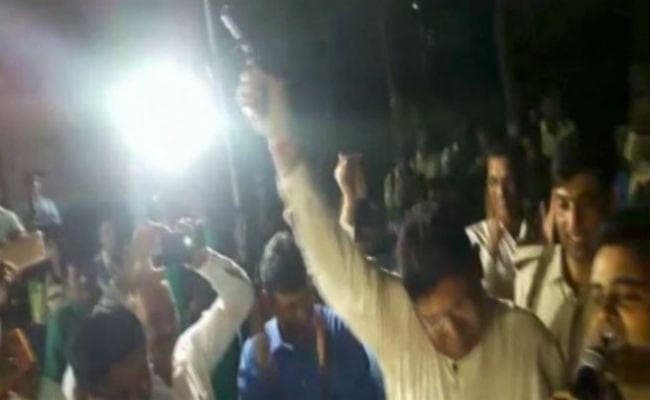 VIDEO: DM से दोस्ती के नाम पर SP ने विदाई समारोह में की हवाई फायरिंग, ADG ने कहा- होगी सख्त कार्रवाई