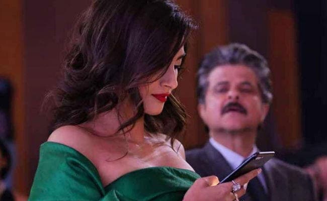 जब सोनम कपूर के फोन में ताक-झांक करते दिखे थे अनिल कपूर, आनंद ने दिया था ऐसा जवाब!