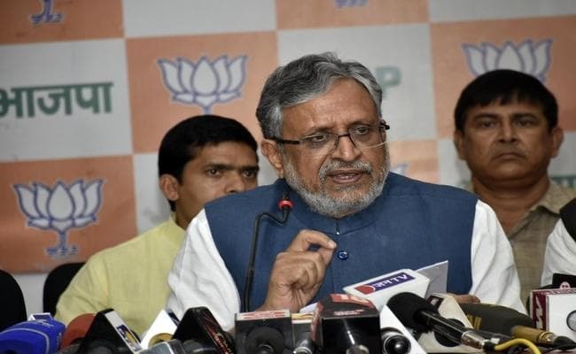 शरद यादव पर भड़के सुशील मोदी, कहा- क्या लालू का बचाव करना लोकतंत्र...