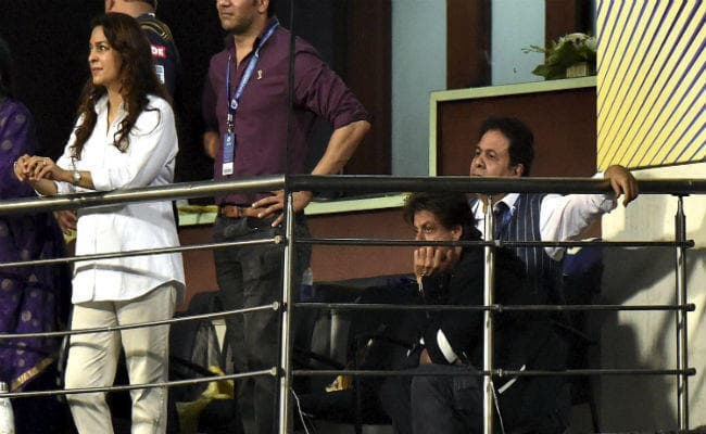 IN PICS: IPL में कोलकाता की सबसे बड़ी हार, सिर टेबल में रखकर मायूस हुए शाहरुख