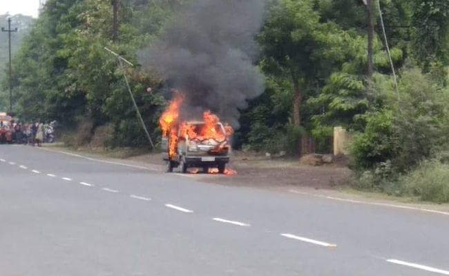 Dhanbad : द बर्निंग मारुति कार