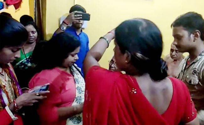 खगौल : पति का तिलक चढ़ने की सूचना मिलने पर ससुराल पहुंची पत्नी, किया हंगामा, देखें वीडियो