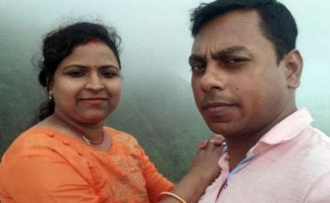 Selfie के शौक ने महिला को 500 फुट गहरी खाई में गिराया, मौत