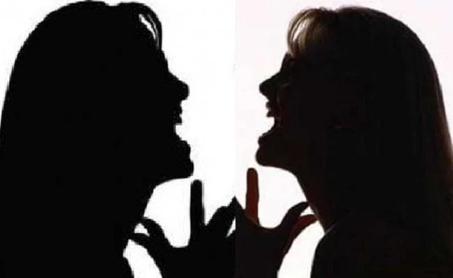 ड्यूटी को लेकर आपस में भिड़ीं दो महिला सिपाही, जमकर हुई मारपीट, दोनाें जख्मी