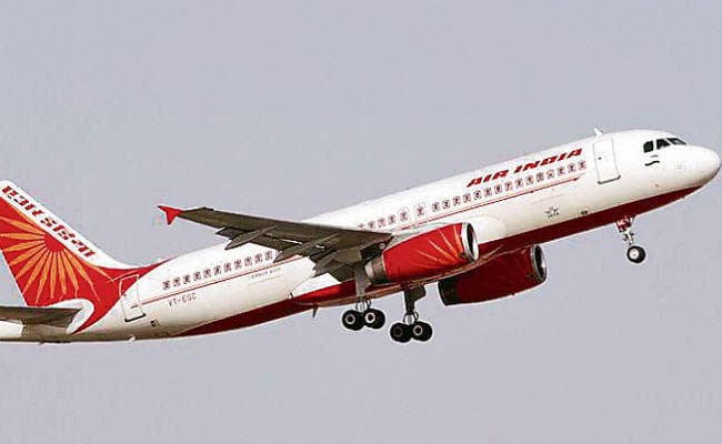 एयर इंडिया के विमान से टकराया पक्षी, यात्रियों की अटक गयीं सांसें, सुरक्षित इमरजेंसी लैंडिंग से बची 130 लोगों की जान