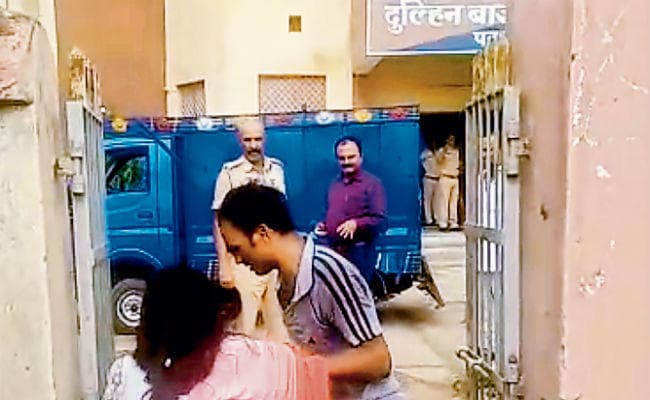 पत्नी के साथ बदसलूकी करनेवाला सिपाही हुआ फरार