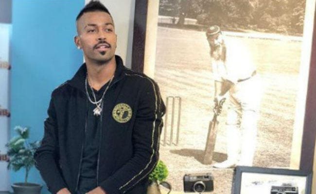 बर्थडे गिफ्ट: और जब धौनी के लिए नाई बने हार्दिक पांड्या फिर...