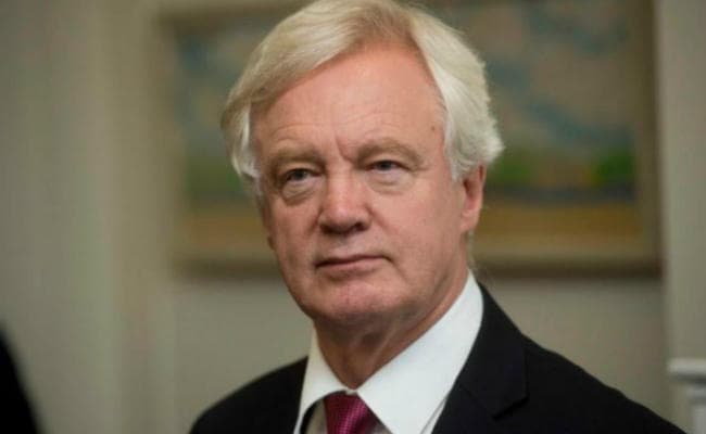 ब्रिटेन : टेरीजा मे को झटका, ब्रिटेन के ब्रेग्जिट मंत्री ने इस्तीफा दिया