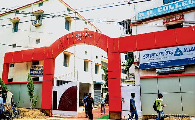 पटना : असामाजिक तत्वों ने की छात्रों से की मारपीट और फायरिंग