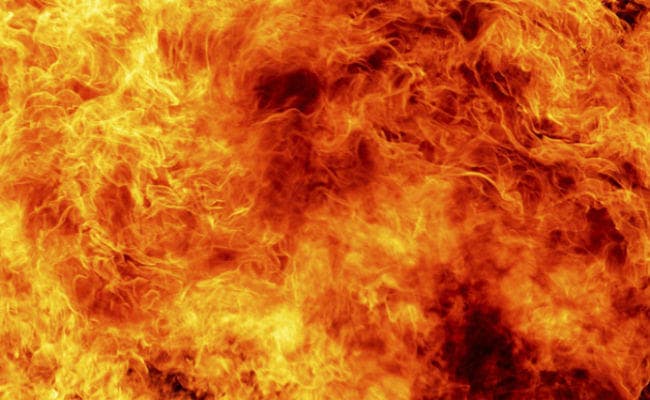 कोडरमा : सरकारी स्कूल के क्लास में बैट्री, तार, बल्ब व पेन जोड़ कर खेल रहे थे बच्चे, हुआ विस्फोट, दो घायल